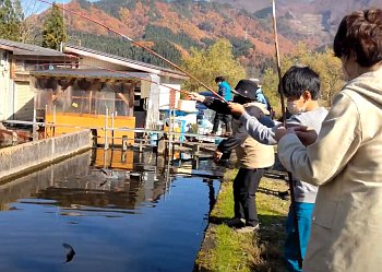 渓流魚釣りと味噌たんぽ作り