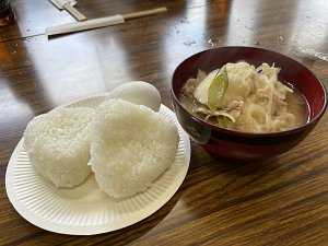 「新米おにぎり」と「芋の子汁」に舌鼓